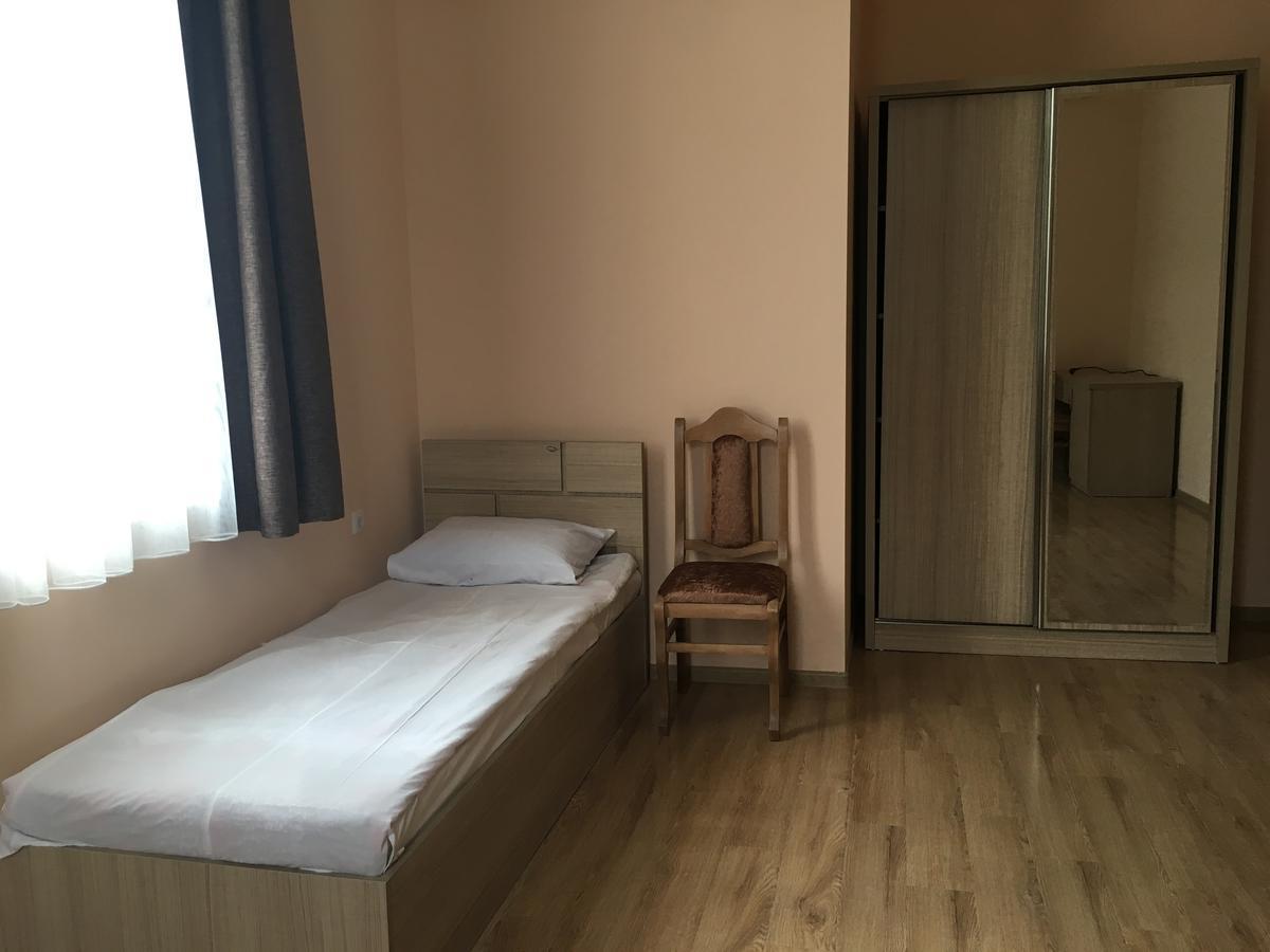Kmg Hotel Khashuri Luaran gambar