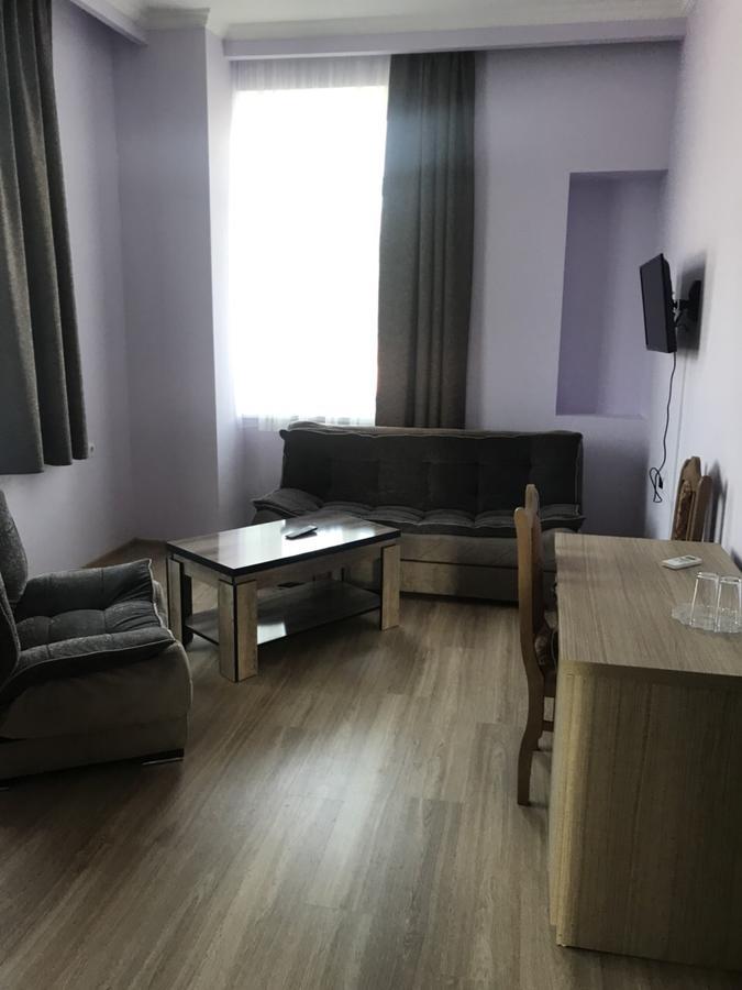 Kmg Hotel Khashuri Luaran gambar